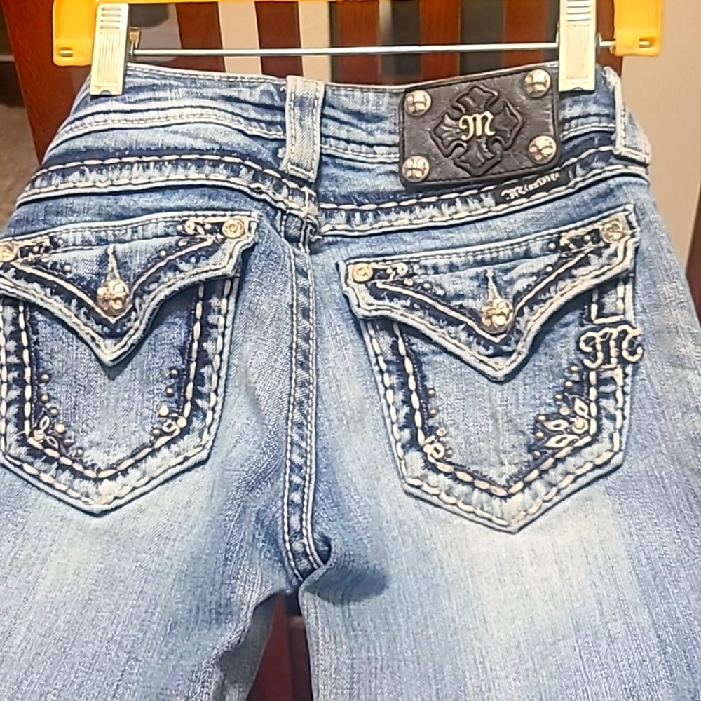 Miss Me jeweld Straight Leg Jeans 25